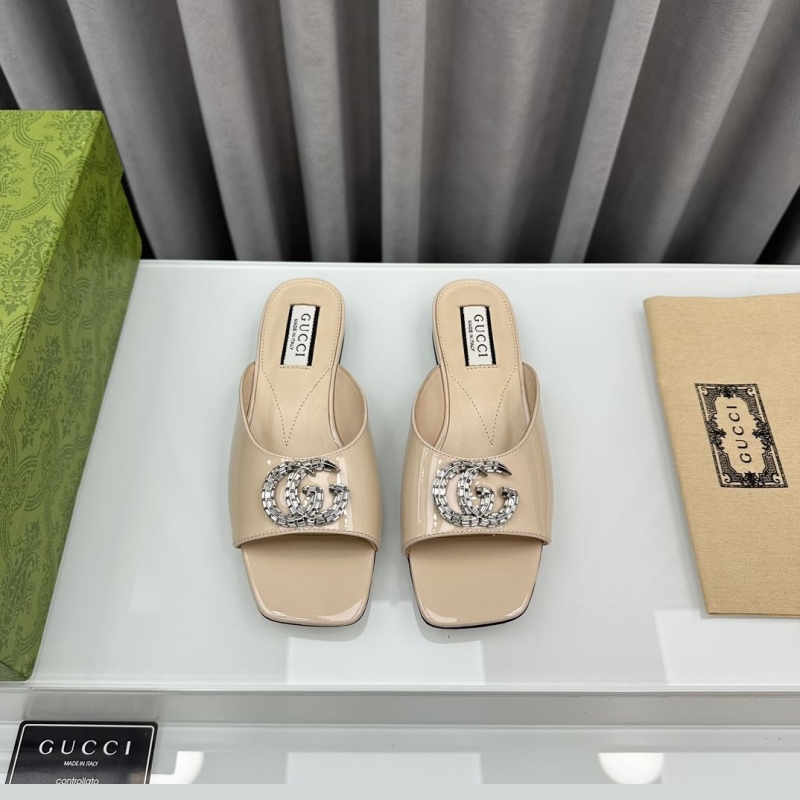 G*u*i slippers